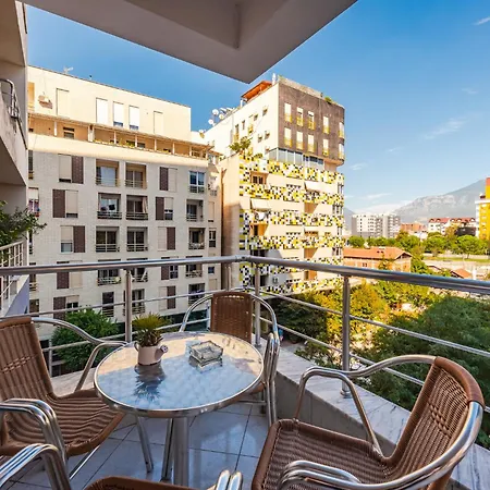 Bright L 15-min Walk To Center Apartament