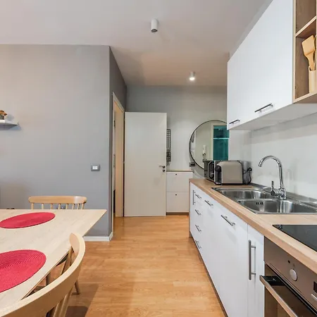 Bright L 15-min Walk To Center Apartament *