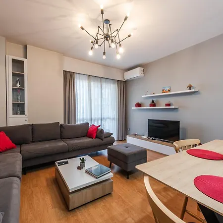 Bright L 15-min Walk To Center Apartment