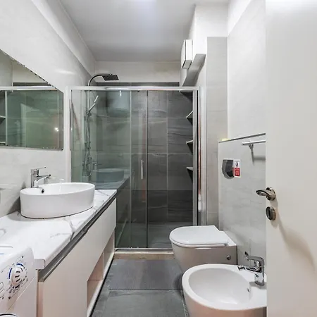 Bright L 15-min Walk To Center Apartment *