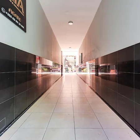 Bright L 15-min Walk To Center * 地拉那