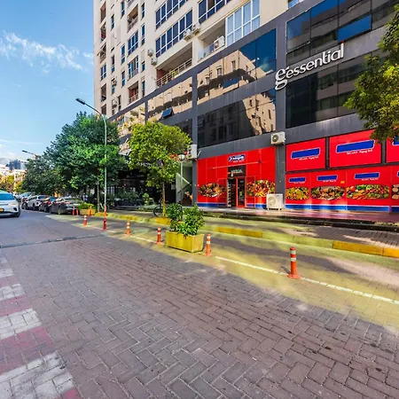 Bright And Spacious - New Boulevard View