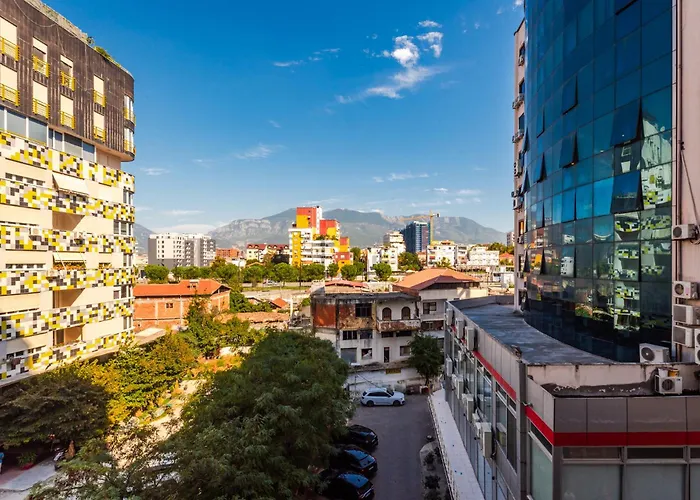 Bright L 15-min Walk To Center 公寓 *