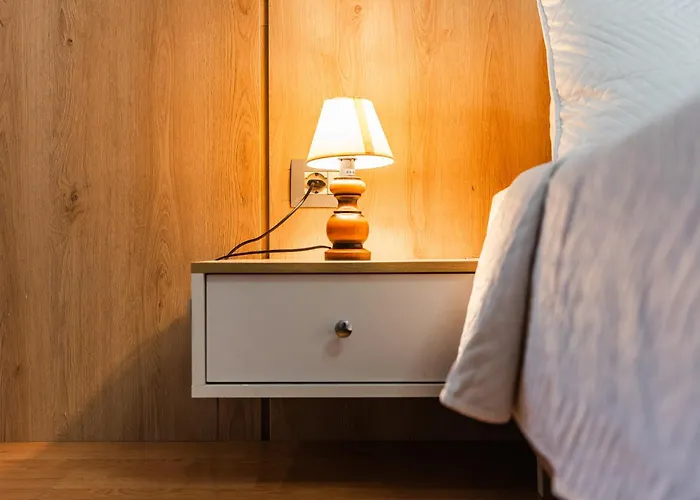 Bright L 15-min Walk To Center *