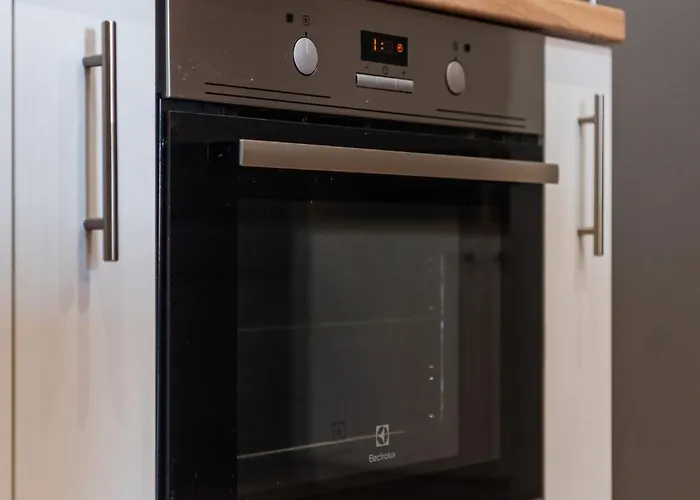 Bright L 15-min Walk To Center 地拉那