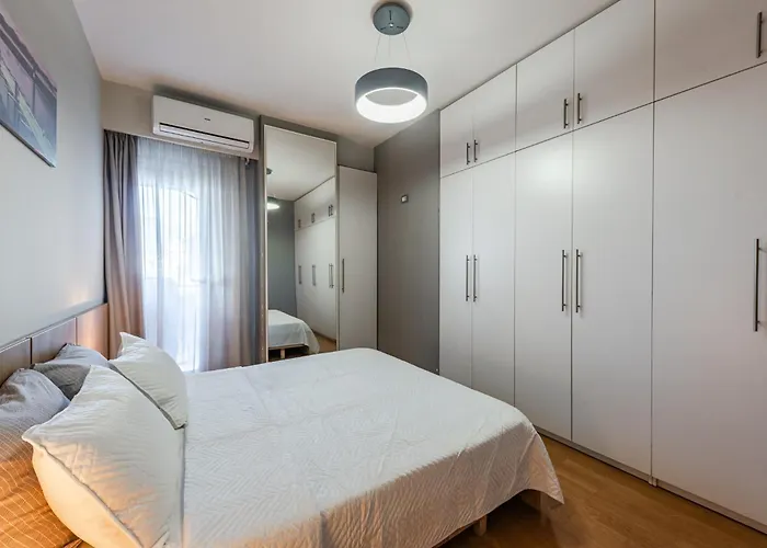 Bright L 15-min Walk To Center *