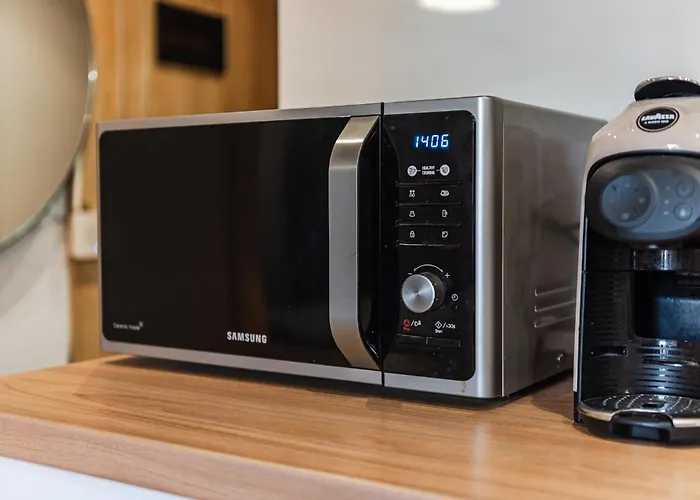 Bright L 15-min Walk To Center * 地拉那